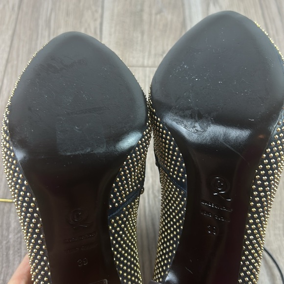Perfect Alexander McQueen Gold Studded Lace Up Peep Toe Bootie 39 8.5 - Picture 9 of 10